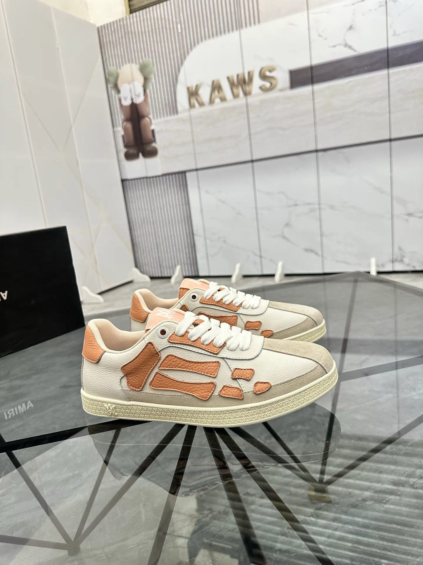 Men's shoes: 💰P420¥ Product trademark: AMIRI* "Amir*" low-top casual shoes Regular size: 38-45 (can be customized to 46) Product material: imported nubuck leather upper, breathable lining, original outsole. Number: 001